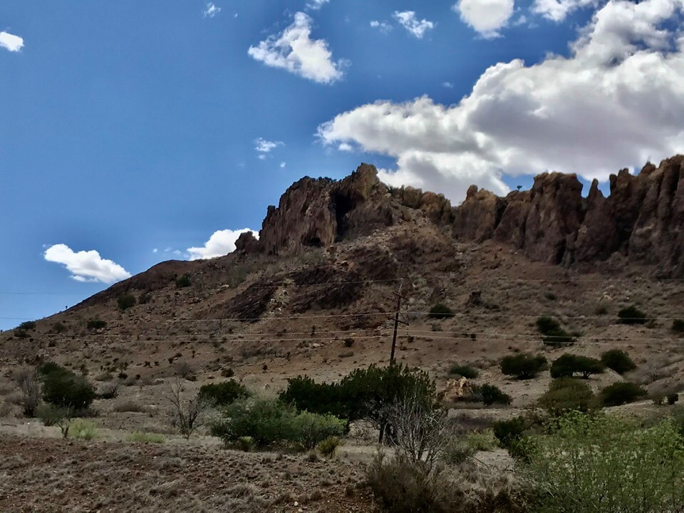 This image has an empty alt attribute; its file name is rv-alpine-caves.jpg