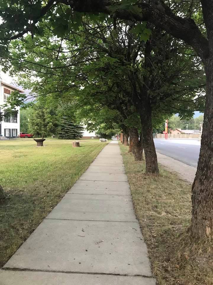 This image has an empty alt attribute; its file name is rv-ione-neighborhood-street.jpg