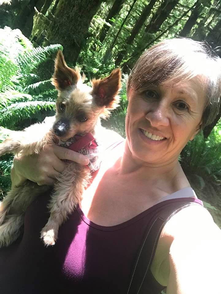 This image has an empty alt attribute; its file name is rv-syliva-and-mimi-in-forest.jpg