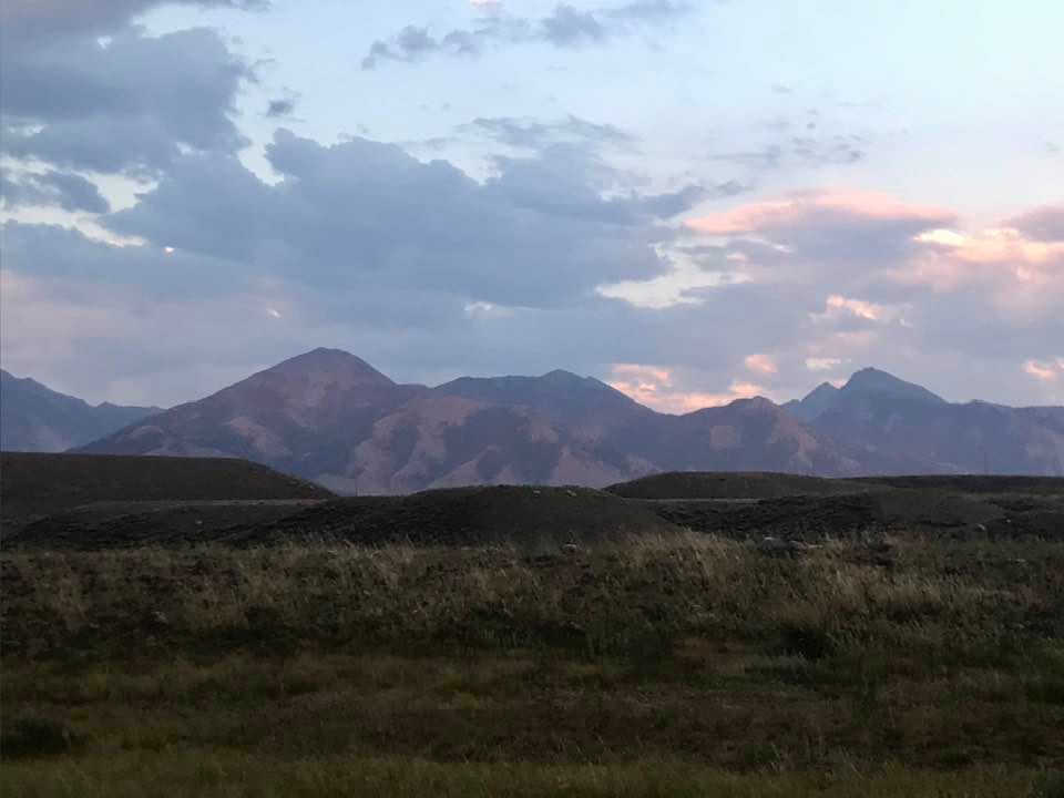 This image has an empty alt attribute; its file name is rv-7-21-front-yard.jpg