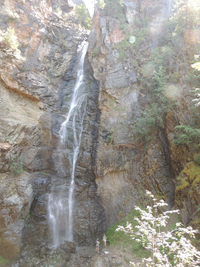 This image has an empty alt attribute; its file name is rv-copper-falls.jpg