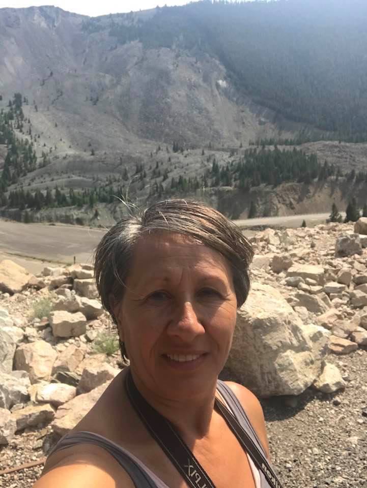 This image has an empty alt attribute; its file name is rv-quake-lake.jpg